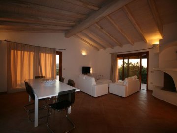 eetkamer villa baia.jpg