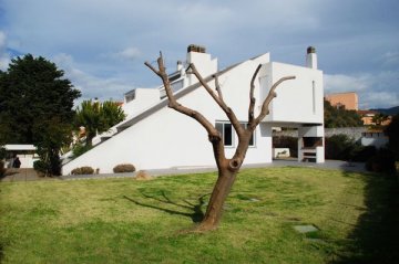 vakantiehuis sardinie met zwembad aan zee (2).jpg