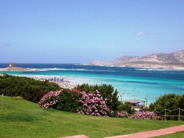 villa sardinie aan pelosa strand in stintino.jpg