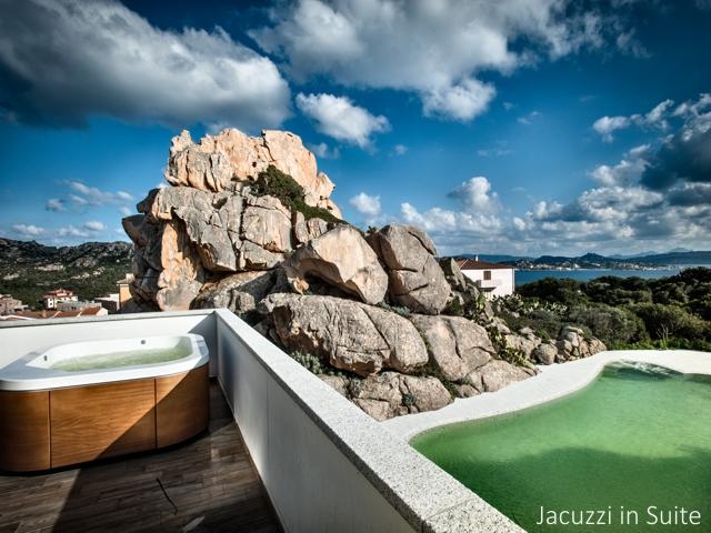 jacuzzi - luxe suite in ma & ma resort (2).jpg
