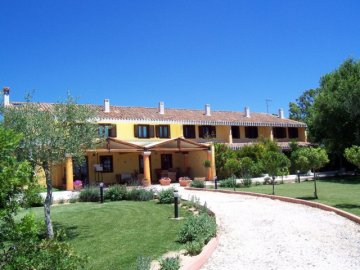 country-hotel-sardinie-is-benas-lodge (3).jpg