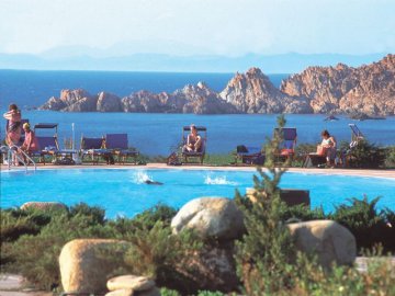 4_torreruja_hotel_sardinie_sardinia4all.jpg