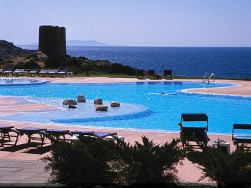 13_sardinia4all_torreruja_sardinie_hotel.jpg