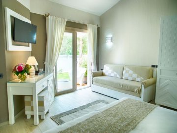 suite-in-boutique-hotel-eliantos-sardinie (4).jpg