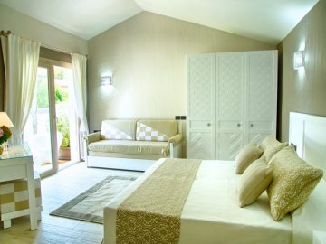 suite-in-boutique-hotel-eliantos-sardinie (1).jpg