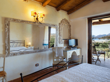 vakantiehuis met zwembad op sardinie - villa capo coda cavallo (17).png