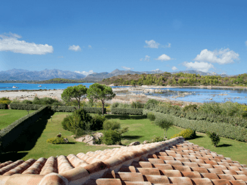 vakantiehuis met zwembad op sardinie - villa capo coda cavallo (6).png