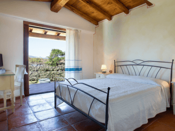 vakantiehuis met zwembad op sardinie - villa capo coda cavallo (18).png