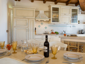 vakantiehuis met zwembad op sardinie - villa capo coda cavallo (9).png