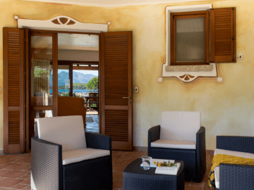 vakantiehuis met zwembad op sardinie - villa capo coda cavallo (3).png