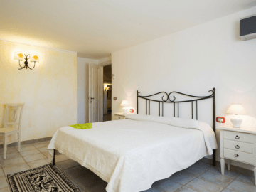 vakantiehuis met zwembad op sardinie - villa capo coda cavallo (43).png