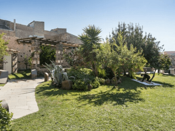 maison tresnuraghes boutique hotel westküste sardinien (9).png