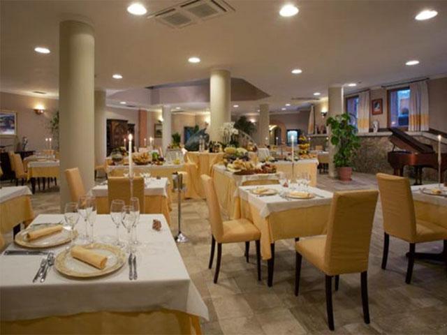 Restaurant - Hotel Arathena - San Pantaleo - Sardinië