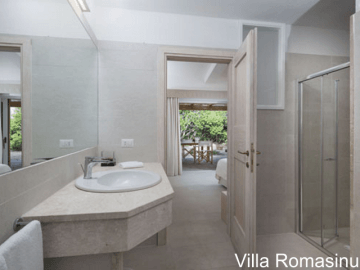 sardinie - luxe vakantiehuis aan zee met zwembad - sardinia4all (6).jpg