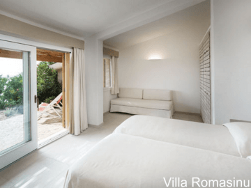 sardinie - luxe vakantiehuis aan zee met zwembad - sardinia4all (9).jpg