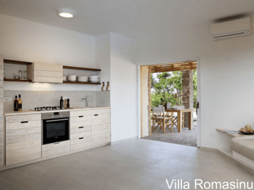 sardinie - luxe vakantiehuis aan zee met zwembad - sardinia4all (5).jpg