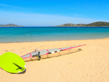 Surfen in Porto Pollo Sardinien