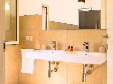 La Vinia Bed and Wine Alghero (9).jpg