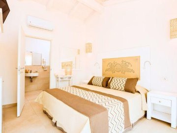 La Vinia Bed and Wine Alghero (14).jpg