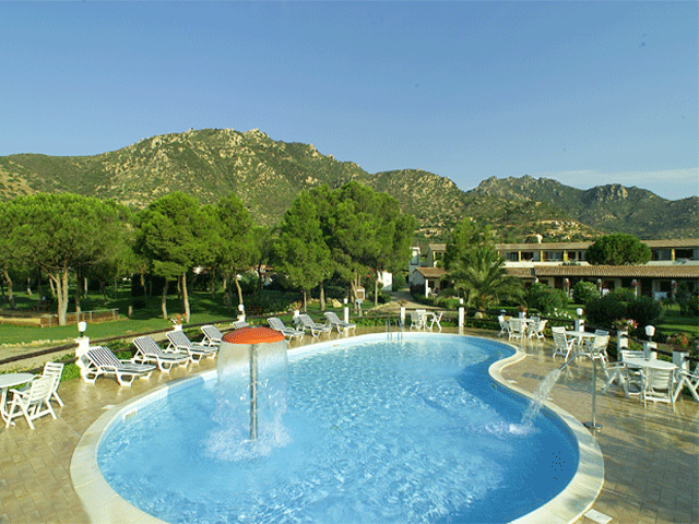Zwembad in Hotel Cormoran - Vakantie op Sardinië  